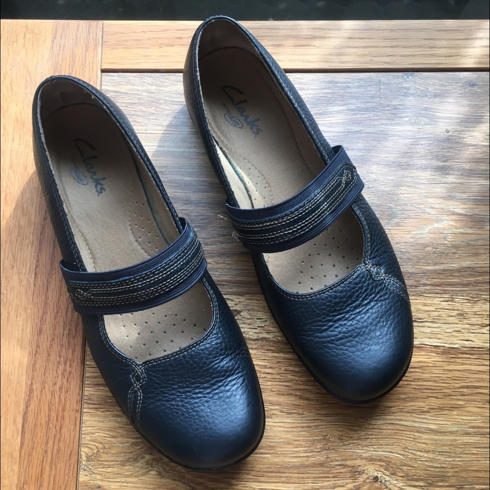 Clark’s Navy Mary Jane Slip on shoes